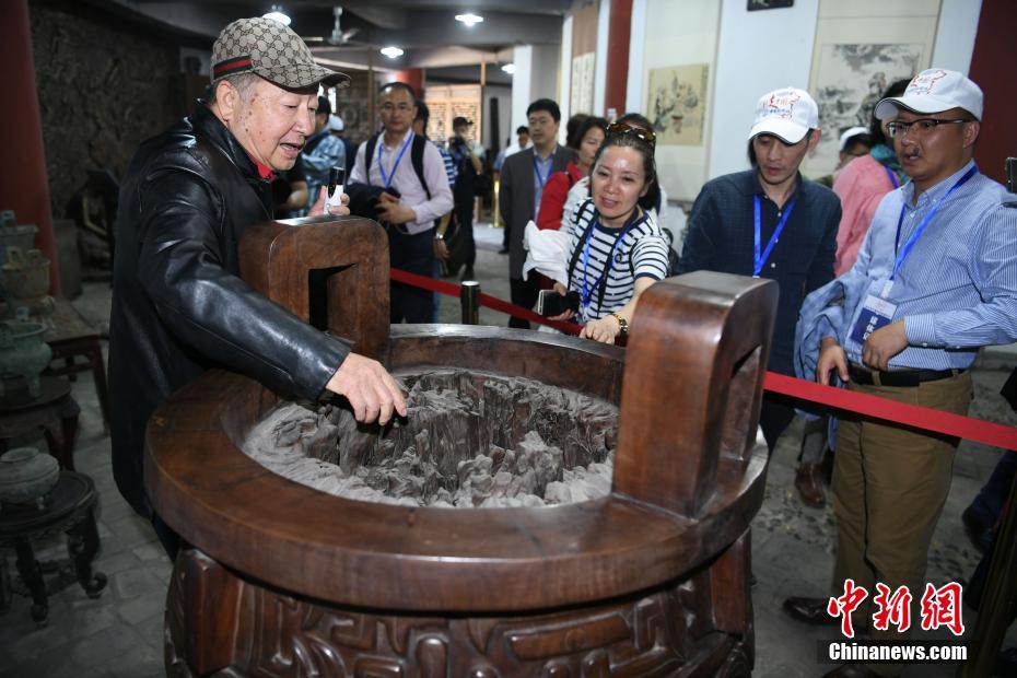 千點以上の火鍋がズラリ！重慶市の三耳火鍋博物館