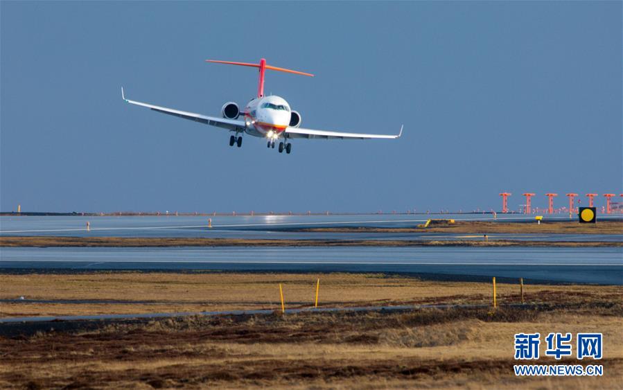 國(guó)産ジェット「ARJ21-700」がアイスランド強(qiáng)橫風(fēng)テスト飛行を終える