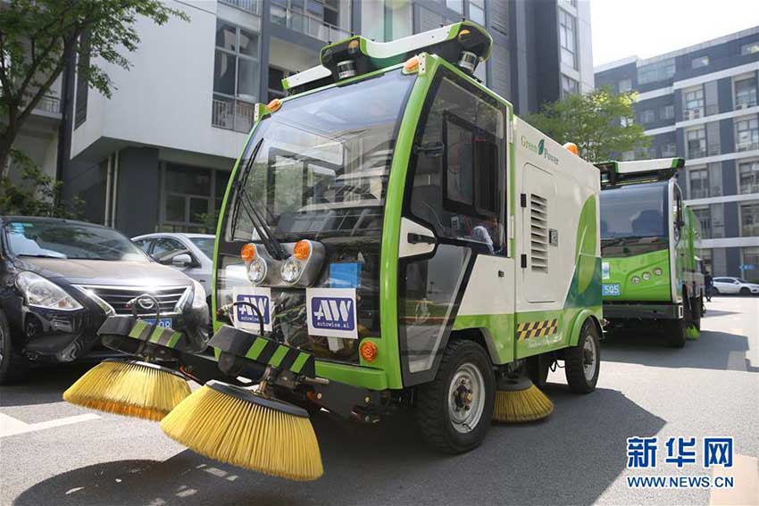 上海市松江區(qū)に無人清掃車チーム登場　様々な機能を搭載