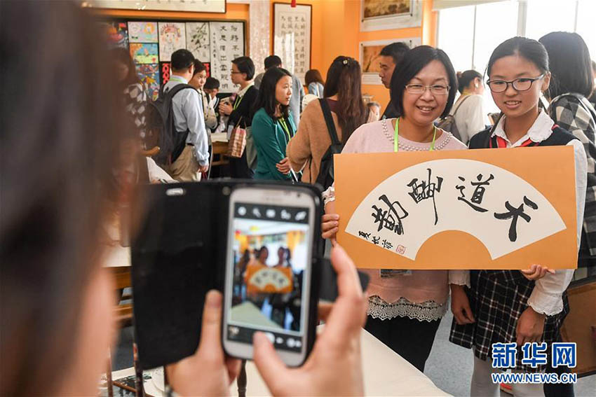 香港地區(qū)の教師が安徽省合肥市南門小學校で交流団活動に參加