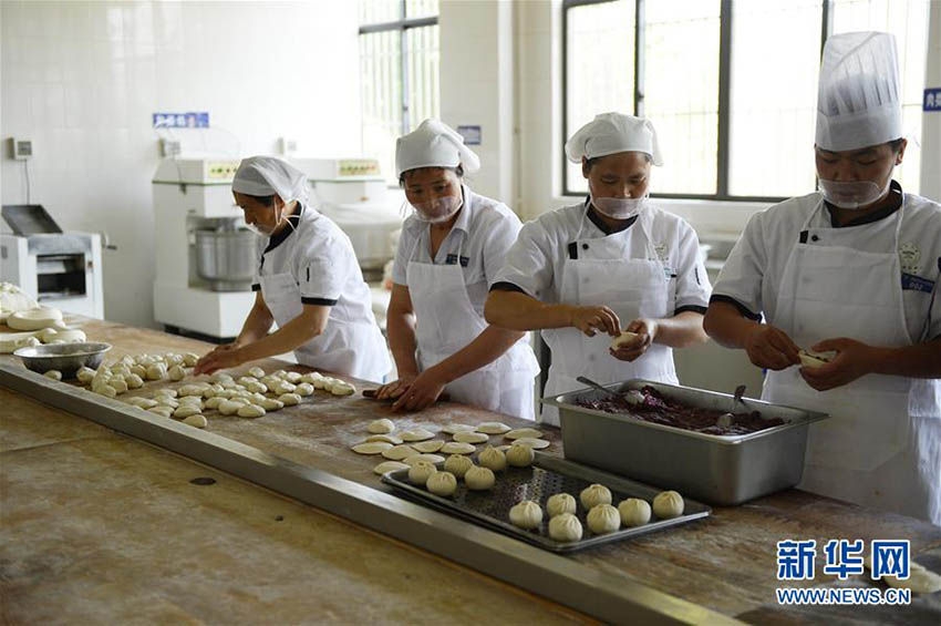 大學の食堂メニューに「バラの唐揚げ」登場　雲(yún)南省