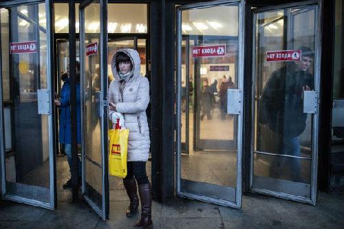 モスクワの地下鉄駅が「メイド?イン?チャイナ」に