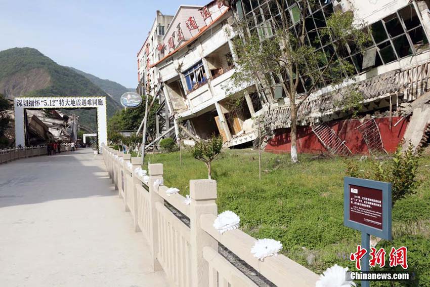 四川省北川チャン族自治県に殘された大地震の建物跡地を探訪