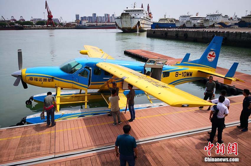 海口市で水上飛行機の空中遊覧航空路線が開通　海南省