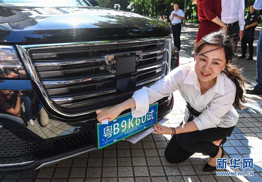 深セン、騰訊の自動(dòng)運(yùn)転車に道路テスト用ナンバープレートを発給