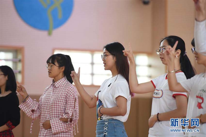 中日學(xué)生手話(huà)友好交流イベント　江蘇省南京市