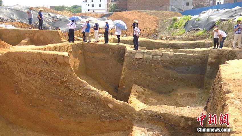 広西チワン族自治區(qū)貴港市で漢代の城を守るための堀を発見