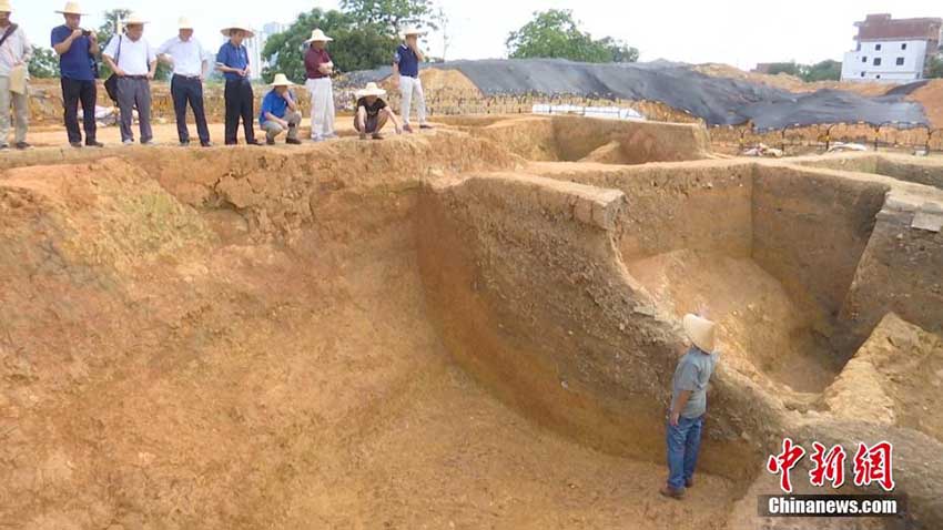 広西チワン族自治區(qū)貴港市で漢代の城を守るための堀を発見