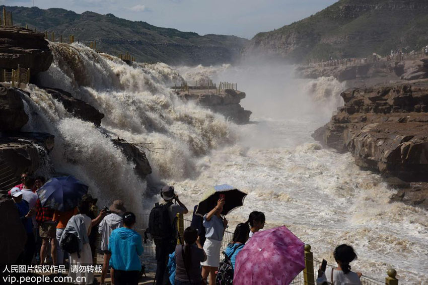 水量増した黃河壺口瀑布　滝が一つに繋がりダイナミックな景色に