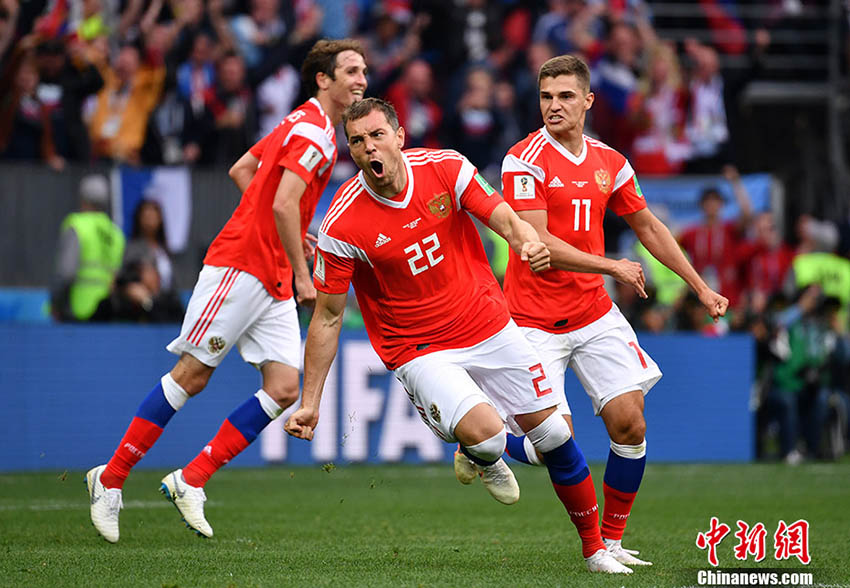 W杯開幕戦スタート　熱狂するサッカーサポーター