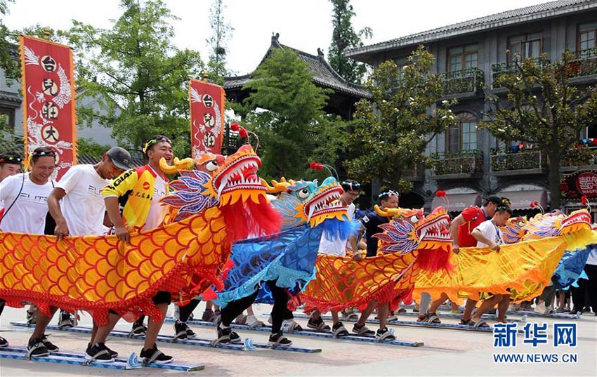 スキーに旅行にボートレース！端午節(jié)小連休の過ごし方いろいろ