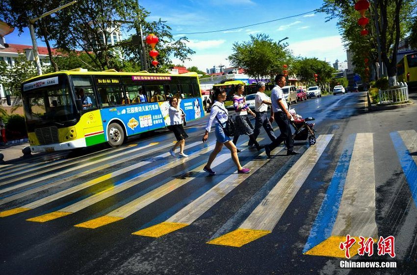 ウルムチ市に3Dの立體橫斷歩道が登場　新疆