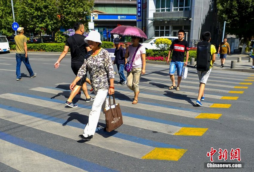 ウルムチ市に3Dの立體橫斷歩道が登場　新疆