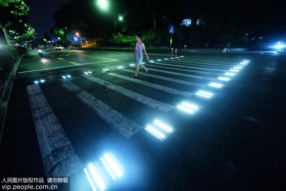 光る橫斷歩道が杭州市に登場