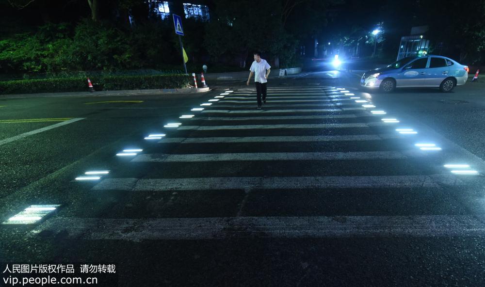 光る橫斷歩道が杭州市に登場(chǎng)