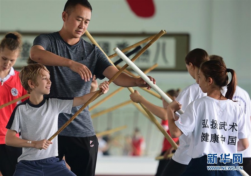 「武術(shù)の郷」で中國(guó)武術(shù)學(xué)ぶ外國(guó)人たち　河北省