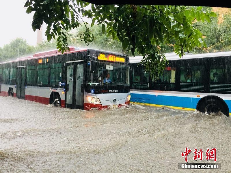 北京市　豪雨により多くの場所がまるで海と化す