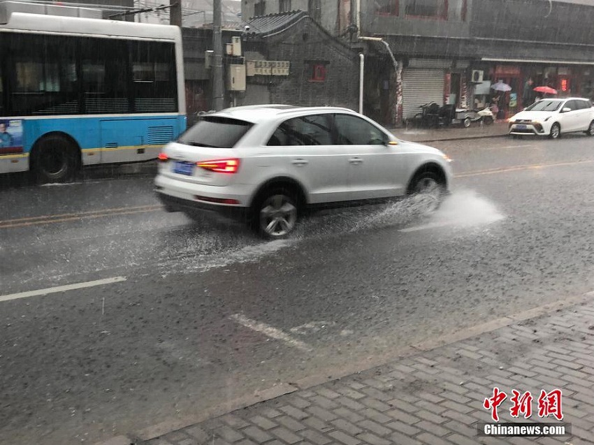 北京市　豪雨により多くの場所がまるで海と化す