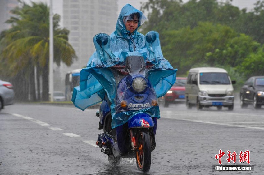 臺風(fēng)9號「ソンティン」が海南省に上陸　海南島広域で大雨に見舞われる