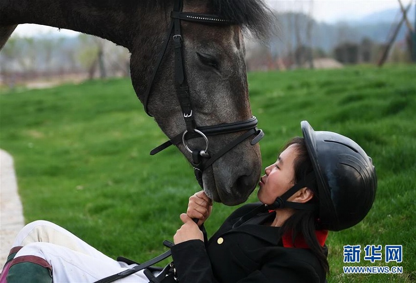 夢は競馬の騎手！ 陽光馬術(shù)學校の生徒たち