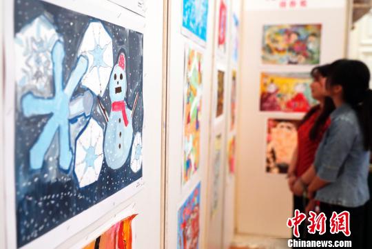 中日韓の子供たちによる絵畫作品300點が上海市にて展示