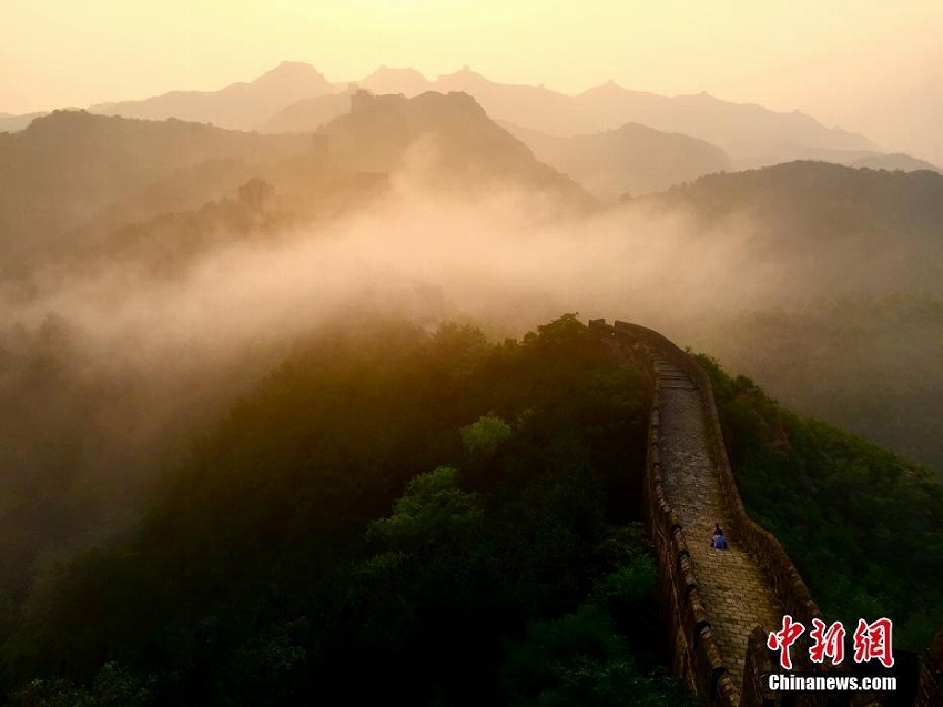 「撮影愛好家の天國」と賞賛される金山嶺長城に広がる雲(yún)海の情景