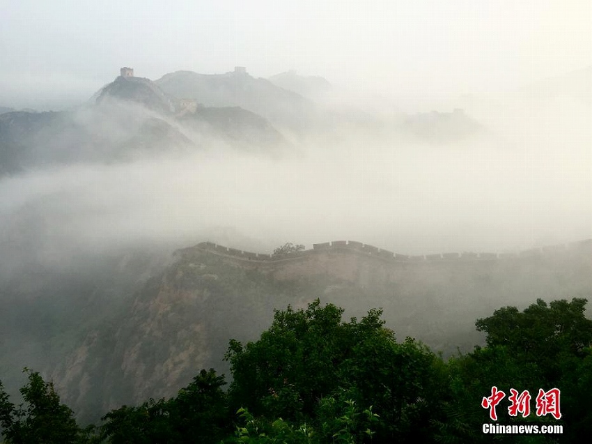 「撮影愛好家の天國」と賞賛される金山嶺長城に広がる雲(yún)海の情景