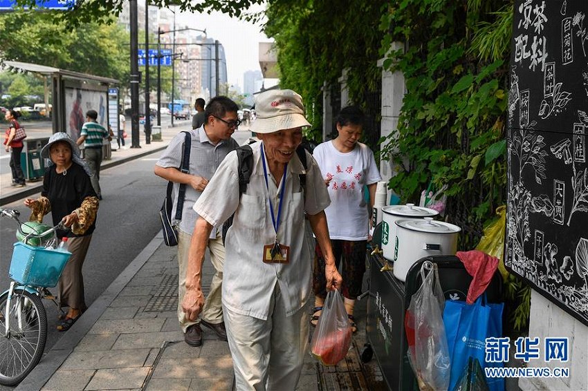 杭州市で41年間続く三伏天に営業(yè)する無料涼茶屋臺