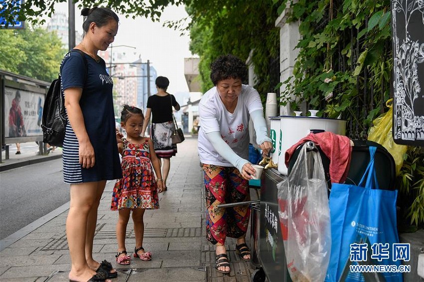 杭州市で41年間続く三伏天に営業(yè)する無料涼茶屋臺