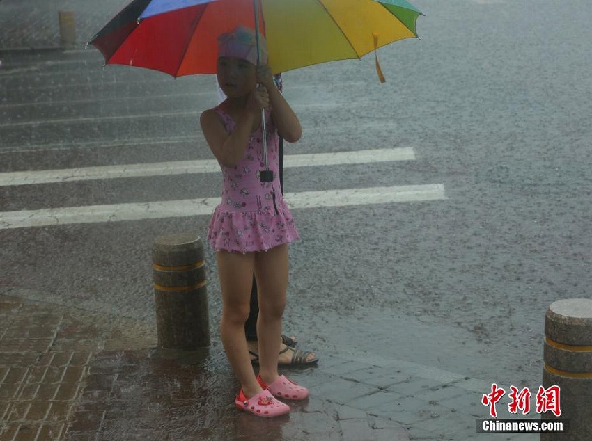 北京市で豪雨、連日の猛暑日に終止符