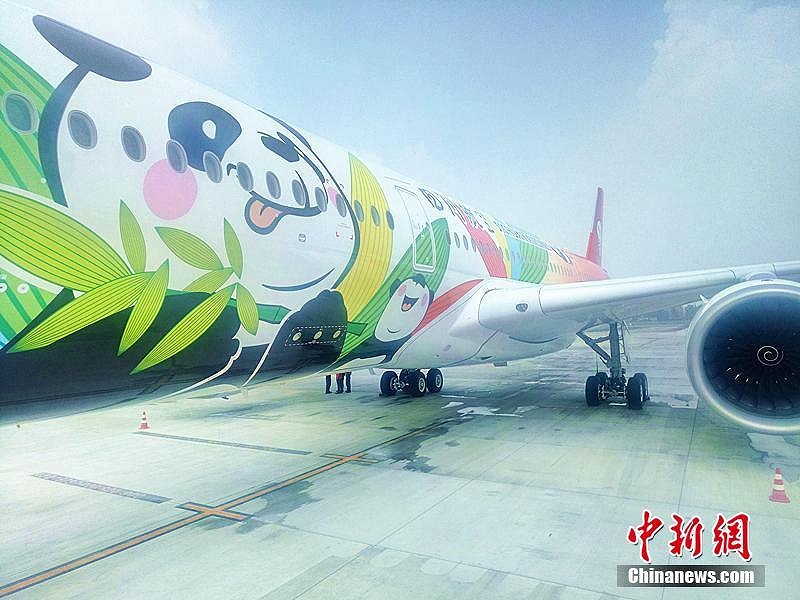 パンダ好きにはたまらない？四川航空にパンダ描いたエアバスA350初登場