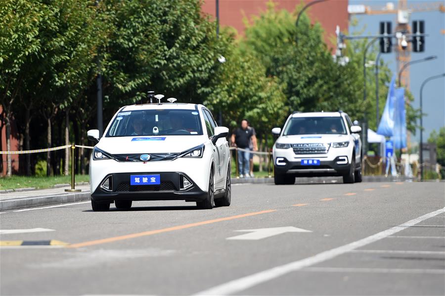 自動運転車が重慶の複雑な交通環(huán)境に挑戦