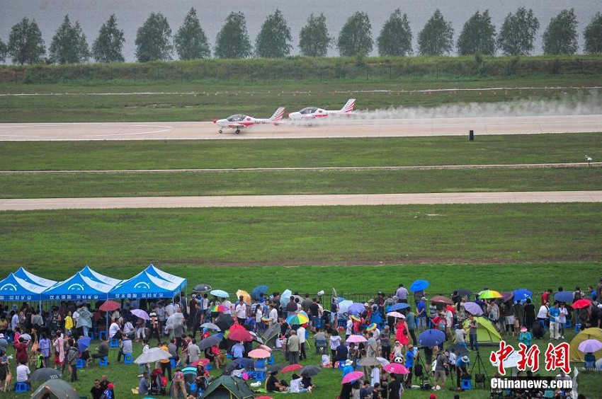 大空を鮮やかに飛翔！第7回瀋陽法庫國際飛行ショー開幕　遼寧省