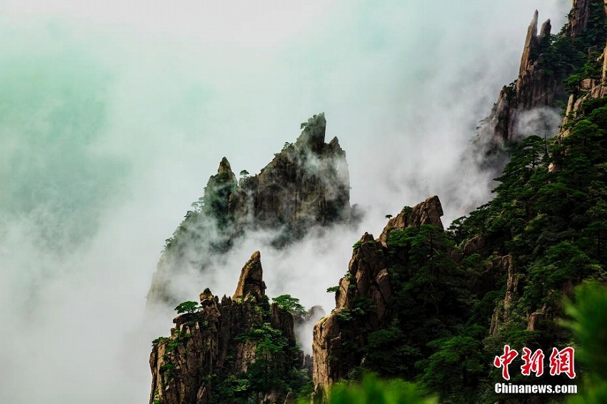 秋雨が上がるとそこは仙境　幻想的な景色広がる黃山風(fēng)景區(qū)