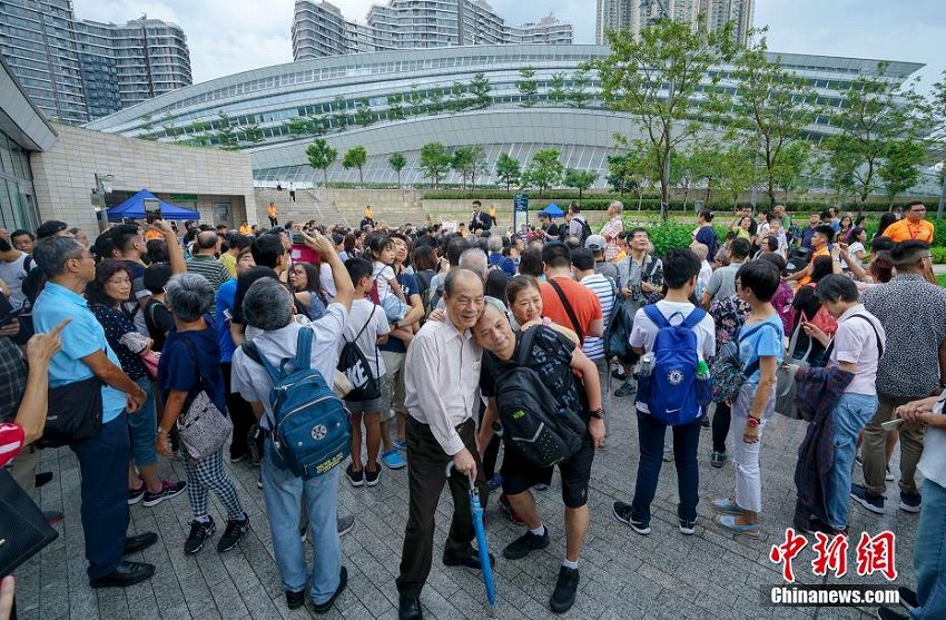 広深港高速鉄道の西九龍駅が初のオープンデー