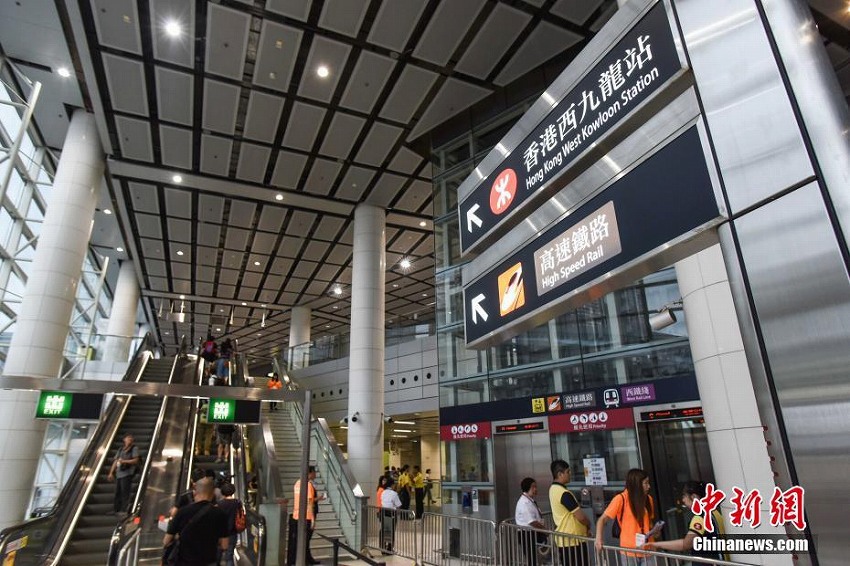 広深港高速鉄道の西九龍駅が初のオープンデー