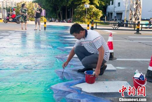 「海洋世界」がテーマの3D橫斷歩道、海南省?？谑肖浅醯菆?chǎng)