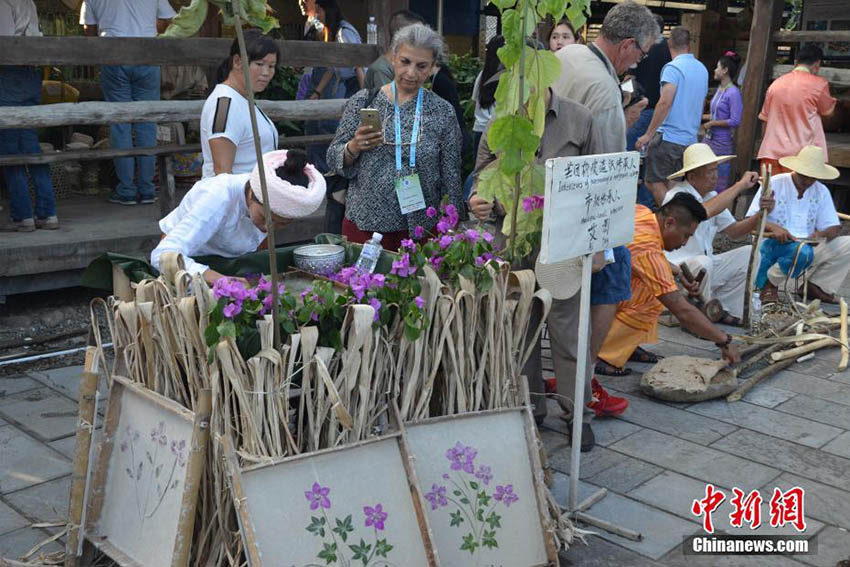 雲(yún)南タイ族の無(wú)形文化遺産「古式製紙法」の伝承は女性だけ