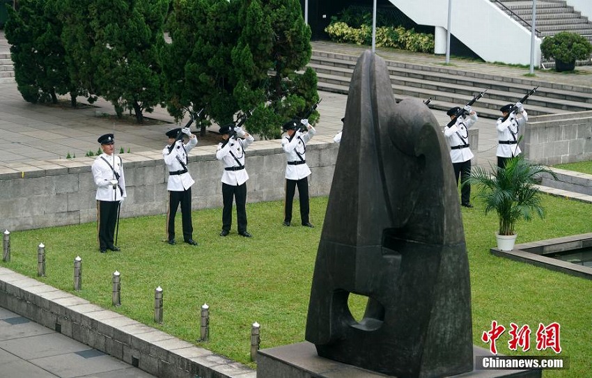 香港政府が第2次大戦の香港防衛(wèi)犠牲者を追悼する式典