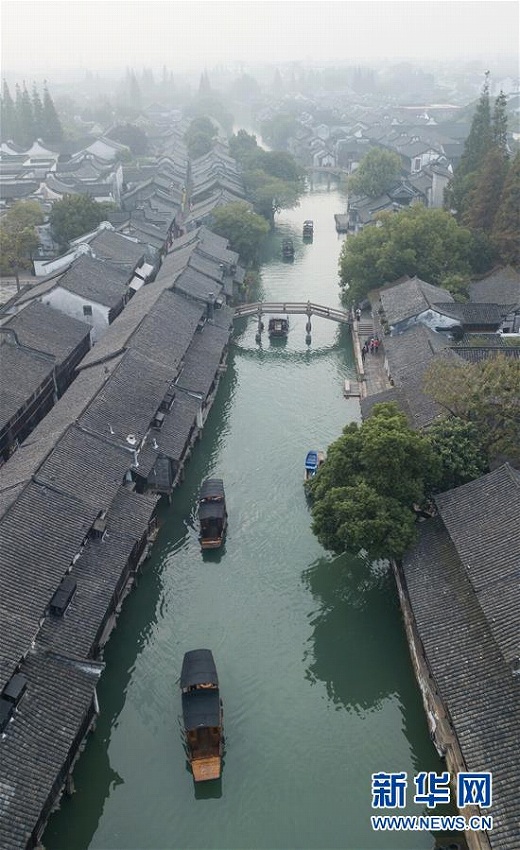 朝もやに包まれた江南の水郷?烏鎮(zhèn)