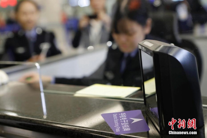 上海浦東空港で出國客の手続きがペーパレス化