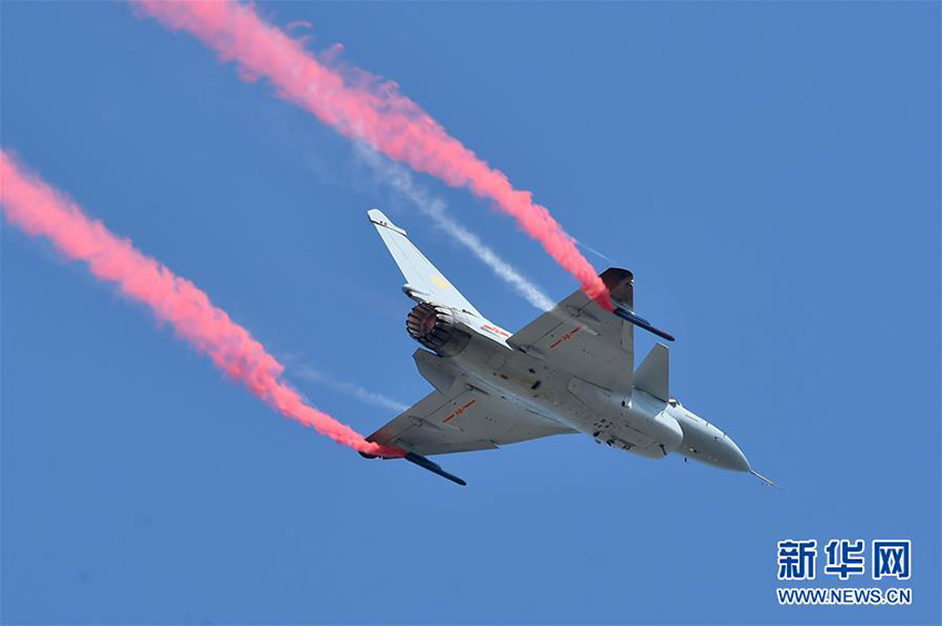 殲-10Bが航空ショーに登場 広東省