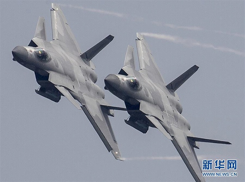 殲-20戦闘機が飛行パフォーマンスで人民空軍設(shè)立69周年を祝賀