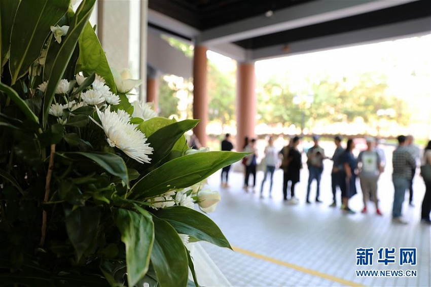 香港地區(qū)で著名武俠小説家?金庸氏の葬儀