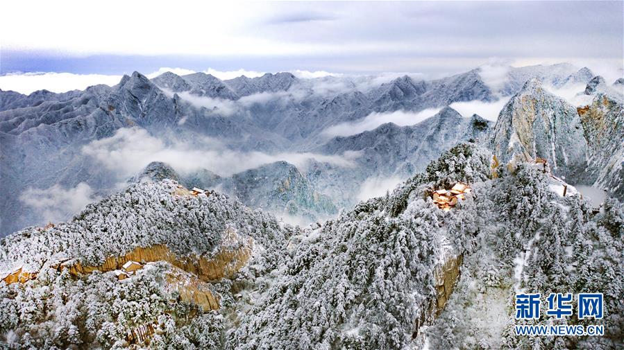 雪に覆われた華山、広がる幻想的な絶景　陝西省