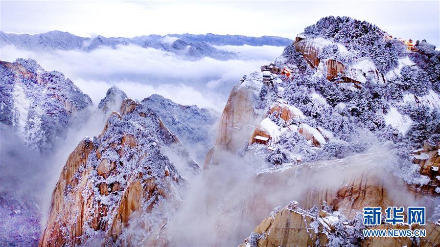 雪に覆われた華山、広がる幻想的な絶景　陝西省