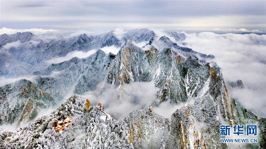 雪に覆われた華山、広がる幻想的な絶景　陝西省