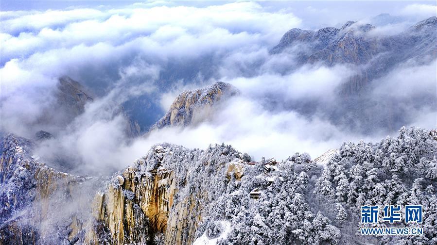 雪に覆われた華山、広がる幻想的な絶景　陝西省