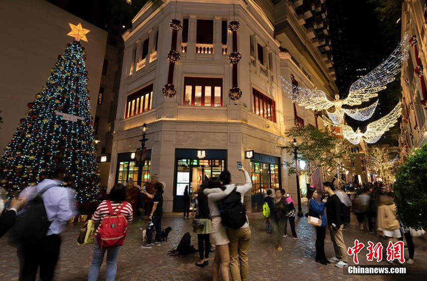 香港の街を彩る英國のクリスマスイルミネーション