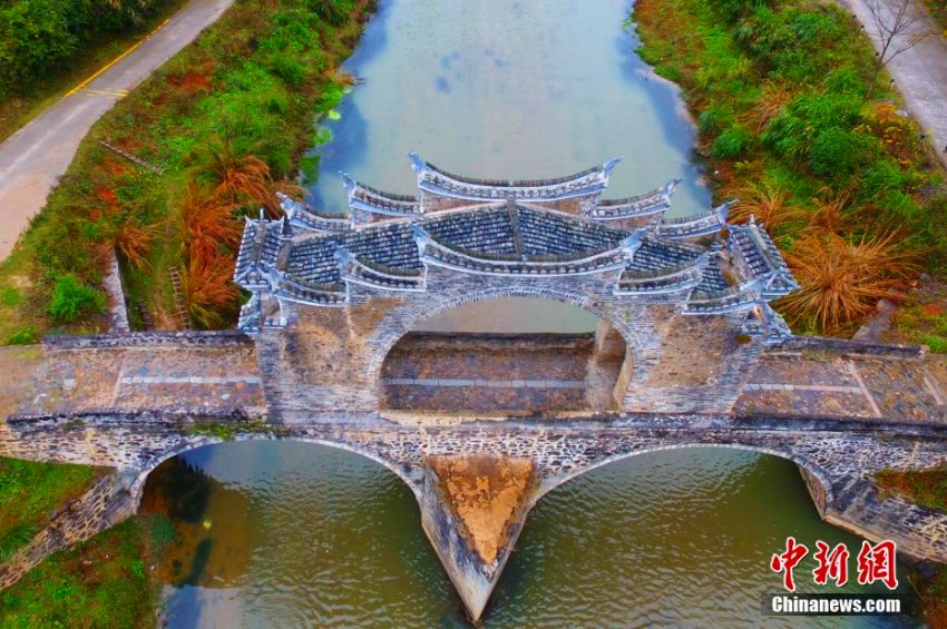 獨特なデザインが美しい明代の太平橋　江西省